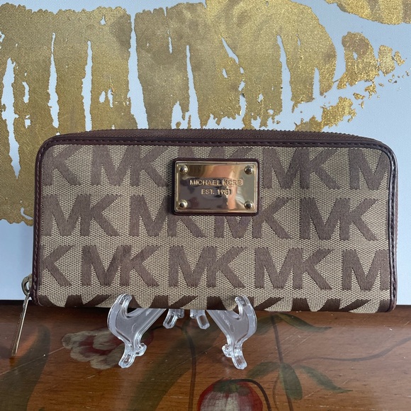Michael Kors Fabric Signature Long Wallet; in khaki brown with gold accents - Picture 6 of 15